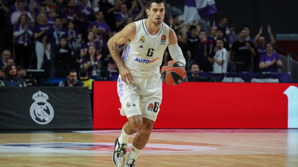 Alberto Abalde durante un partido con el Real Madrid