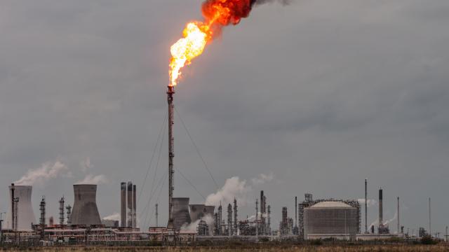 Imagen de archivo de una refinería de petróleo.