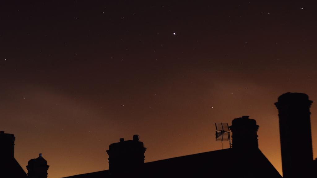 El 'resplandor' del cielo nocturno.