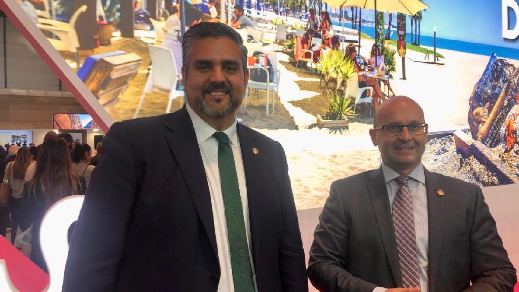 El alcalde de Mijas, Josele González, y el concejal de Turismo, José Carlos Martín.