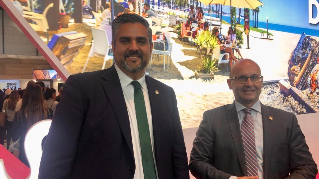 El alcalde de Mijas, Josele González, y el concejal de Turismo, José Carlos Martín.