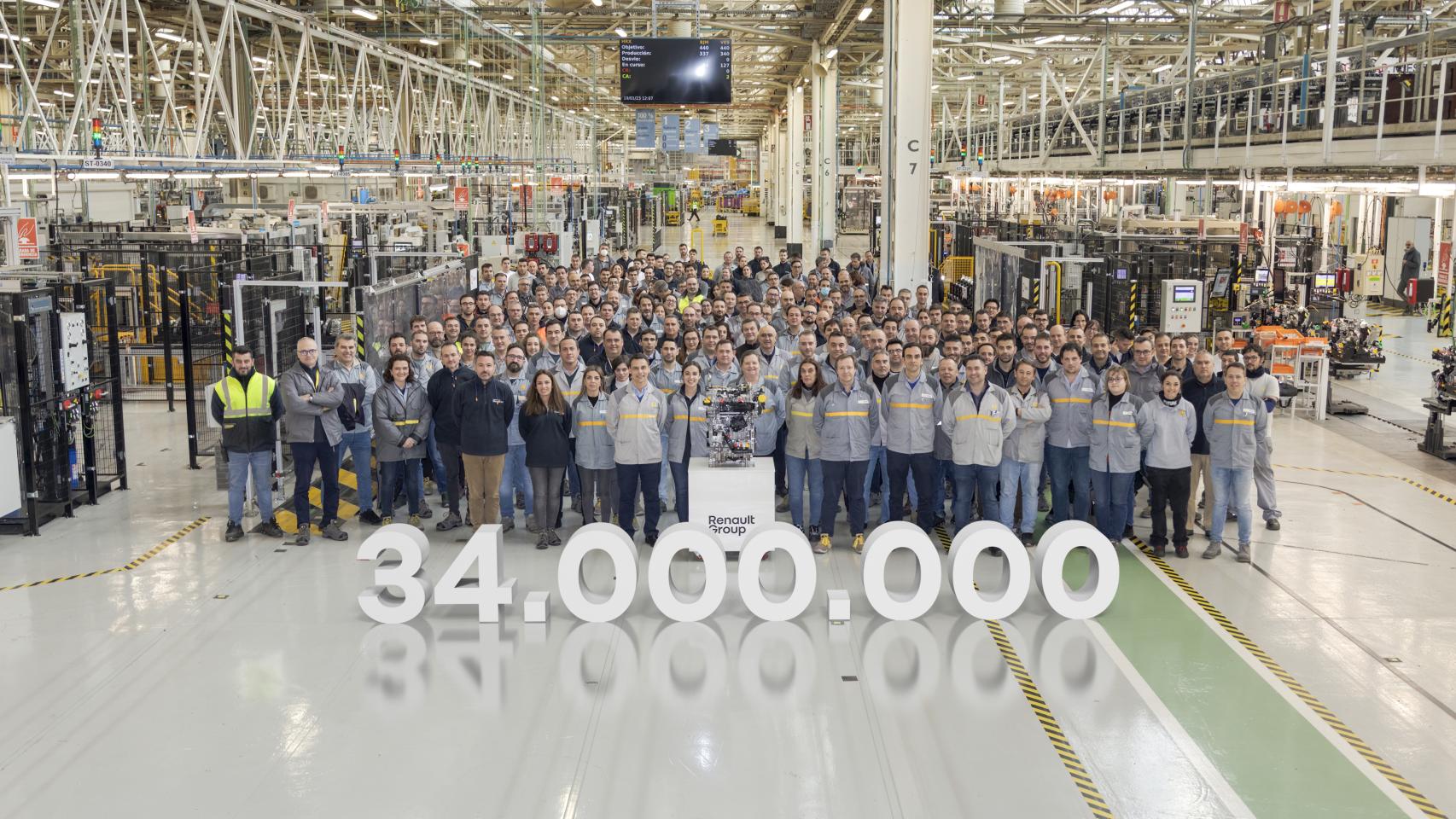 Imagen de la fábrica de Motores de Renault en Valladolid celebrando el hito