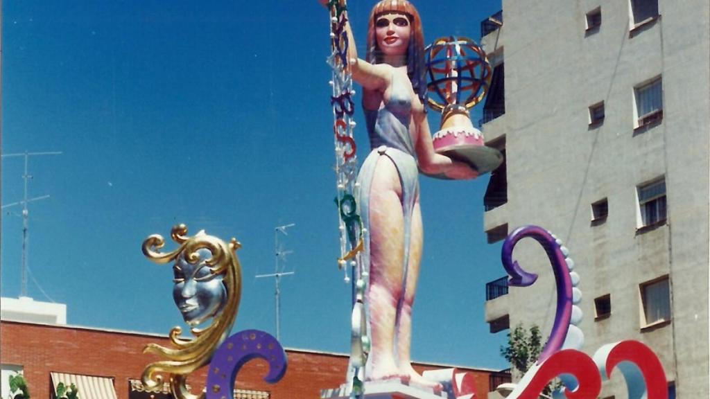 1990. Remate de la foguera Florida-Portazgo (Autor Pascual Domínguez).