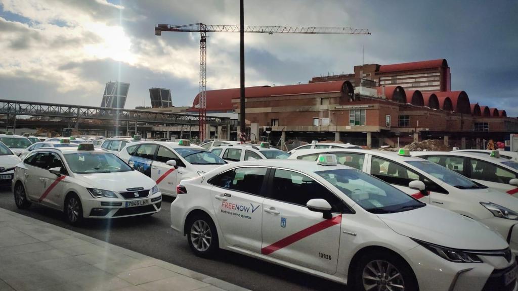 La parada de taxis de la estación de Chamartín-Clara Campoamor.
