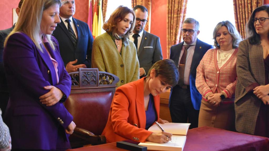 Isabel Rodríguez en el Ayuntamiento de Tomelloso.