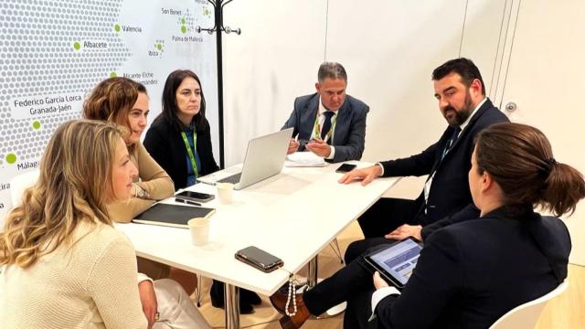 En la reunión entre AENA y Costa Blanca han abordado las líneas para la estrategia de crecimiento.