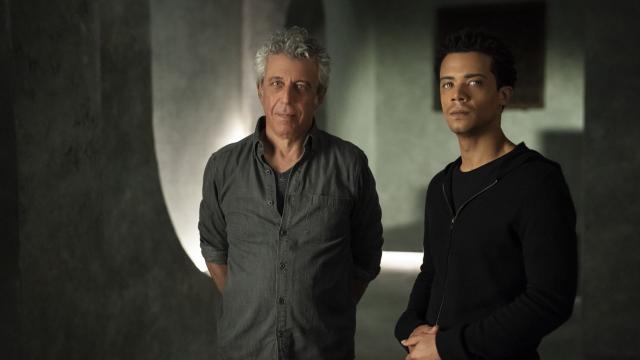 Eric Bogossian y Jacob Anderson, el entrevistador y el vampiro, en la nueva serie de AMC+.