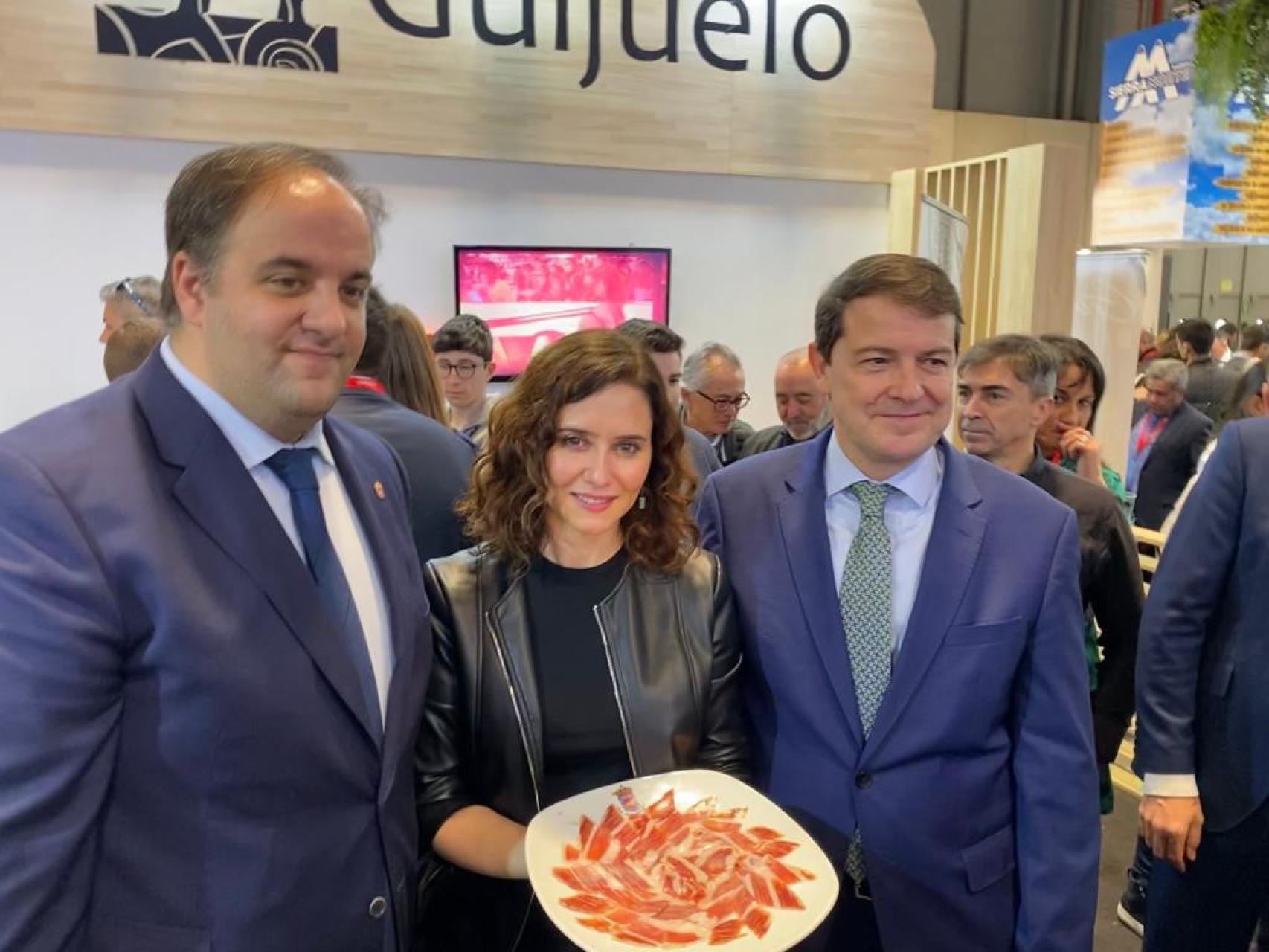 El alcalde, Roberto Martín, recibe a Isabel Díaz Ayuso y Alfonso Fernández Mañueco