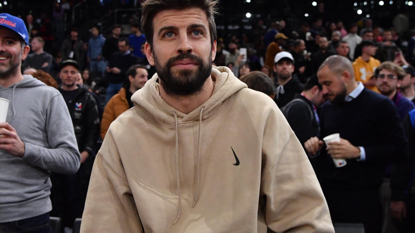 Gerard Piqué sigue en primera fila el Chicago Bulls - Detroit Pistons de la NBA en París