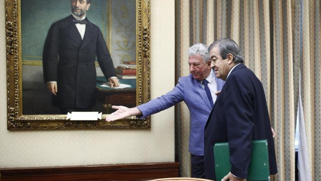 El exministro Francisco Álvarez-Cascos, en octubre de 2018, antes de declarar en la comisión de investigación sobre la financiación del PP en el Congreso de los Diputados.