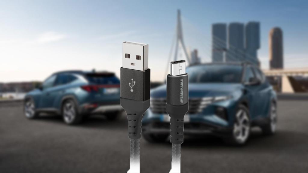 Fotomontaje con un Hyundai y un cable USB.