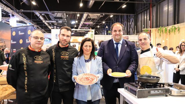 Hermanamiento de la tortilla de Betanzos y del jamón de Guijuelo en Fitur.