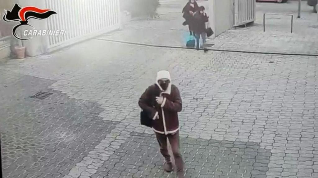 Matteo Messina Denaro llegando a la clínica Maddalena antes de ser detenido.