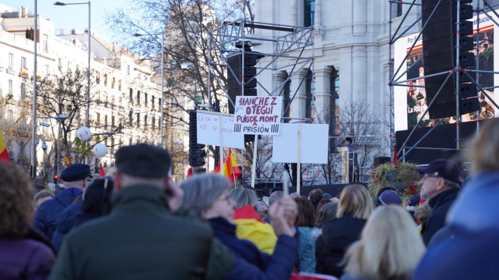 Manifestantes en Cibeles