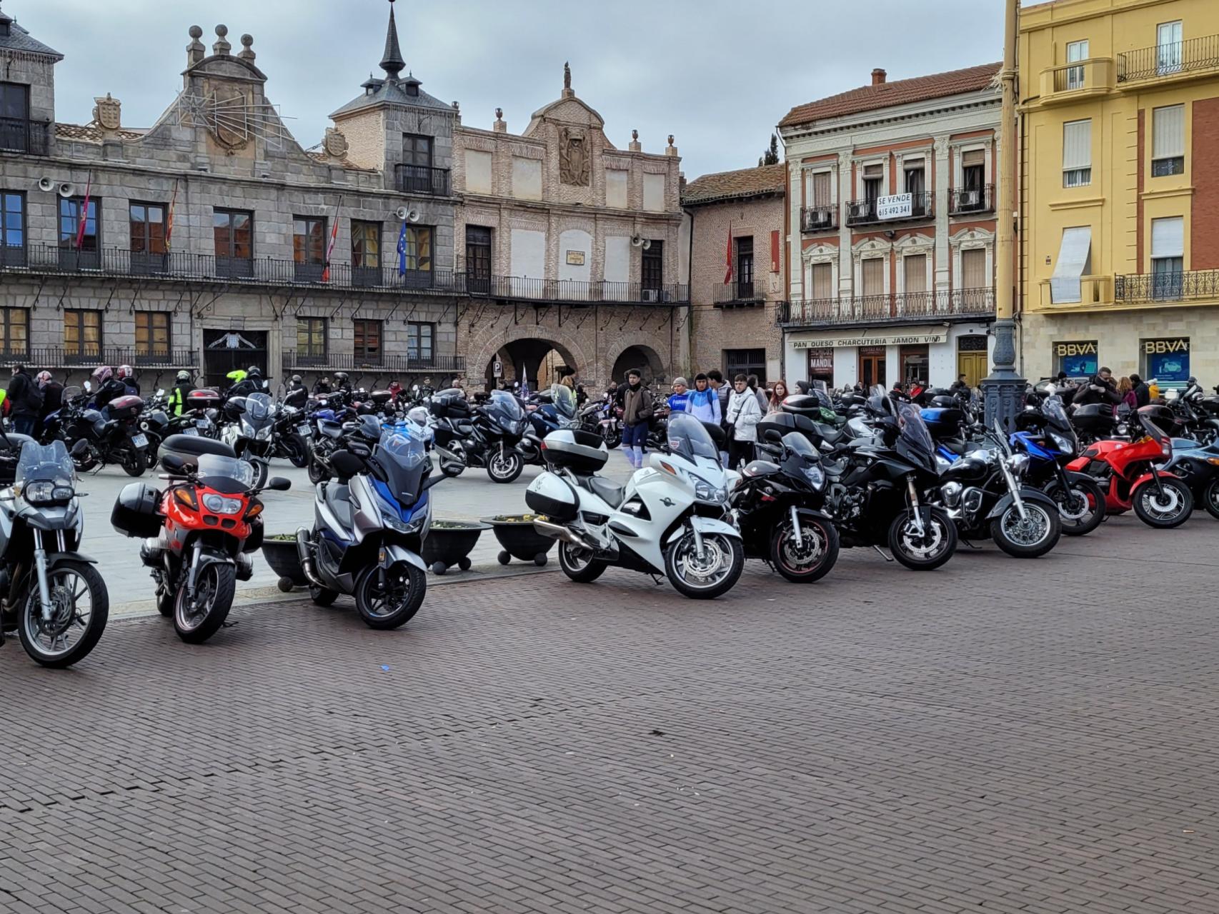 Imagen de algunas de las motos participantes en la concentración de este sábado en Medina del Campo.