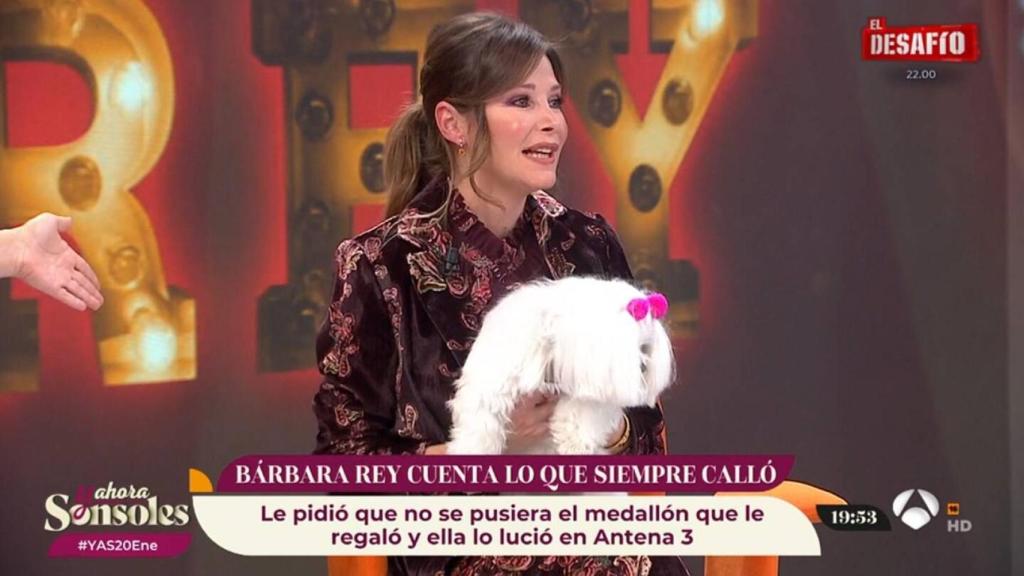 Esther Doña y su perrita Chloé en 'Y ahora, Sonsoles'