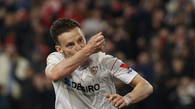 Rakitic celebra su gol en el Sevilla-Cádiz.