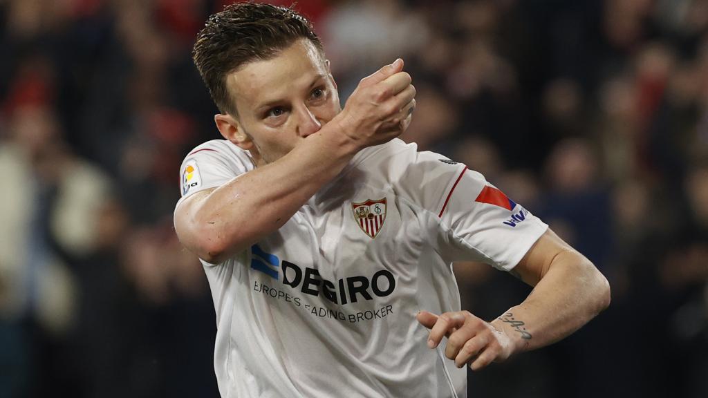 Rakitic celebra su gol en el Sevilla-Cádiz.