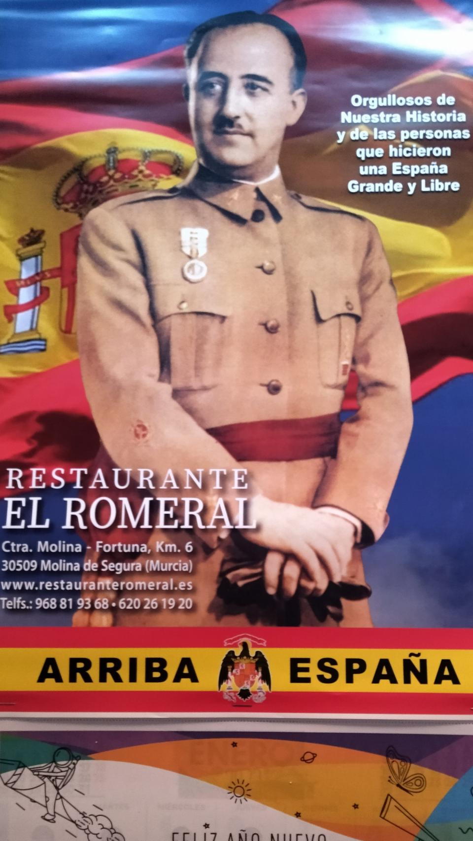 El calendario de 2023 con el dictador Francisco Franco que el dueño del Restaurante El Romeral le suele regalar a sus clientes.