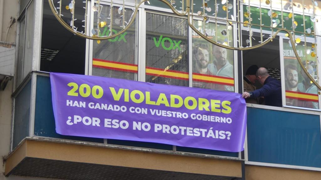 Imagen del cartel en la sede de Vox en Valladolid