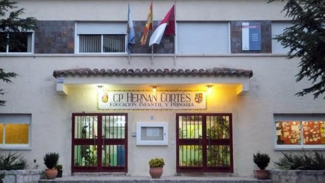 Entrada al CEIP Hernán Cortés de Talavera de la Reina.