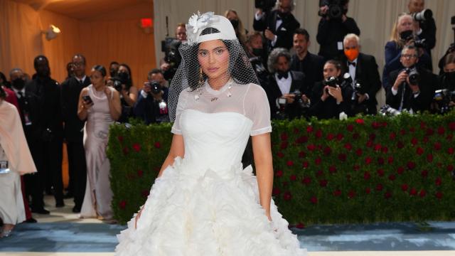 Kylie Jenner en la MET Gala 2022 con look de Off-White