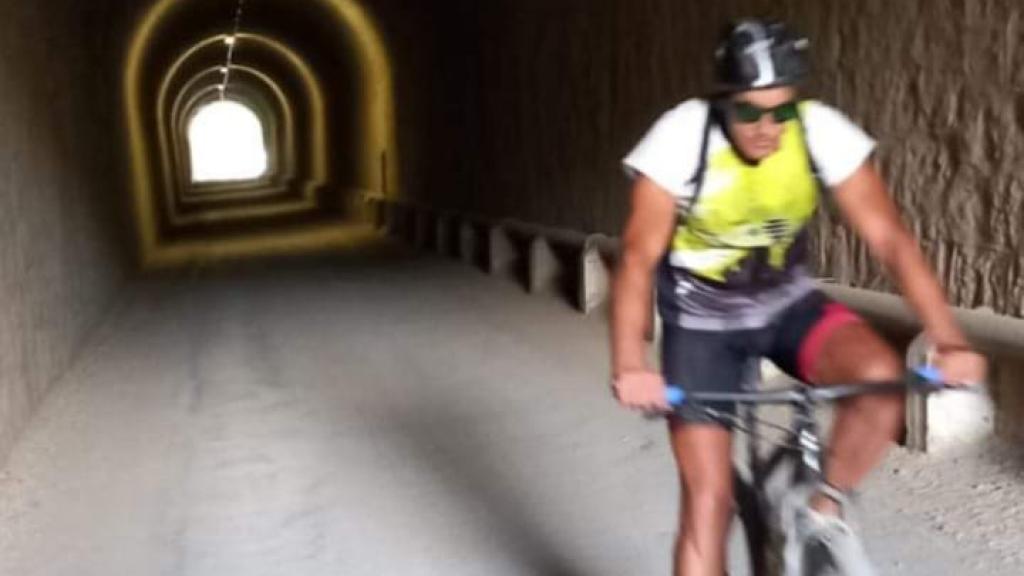 Antonio también le da al ciclismo.
