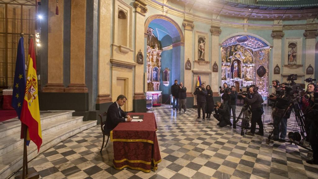 Alberto Núñez Feijóo, durante la rúbrica del Plan de Calidad Institucional, en Cádiz.