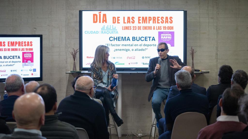 Icíar Eraña y José Luis Llorente, durante el acto.