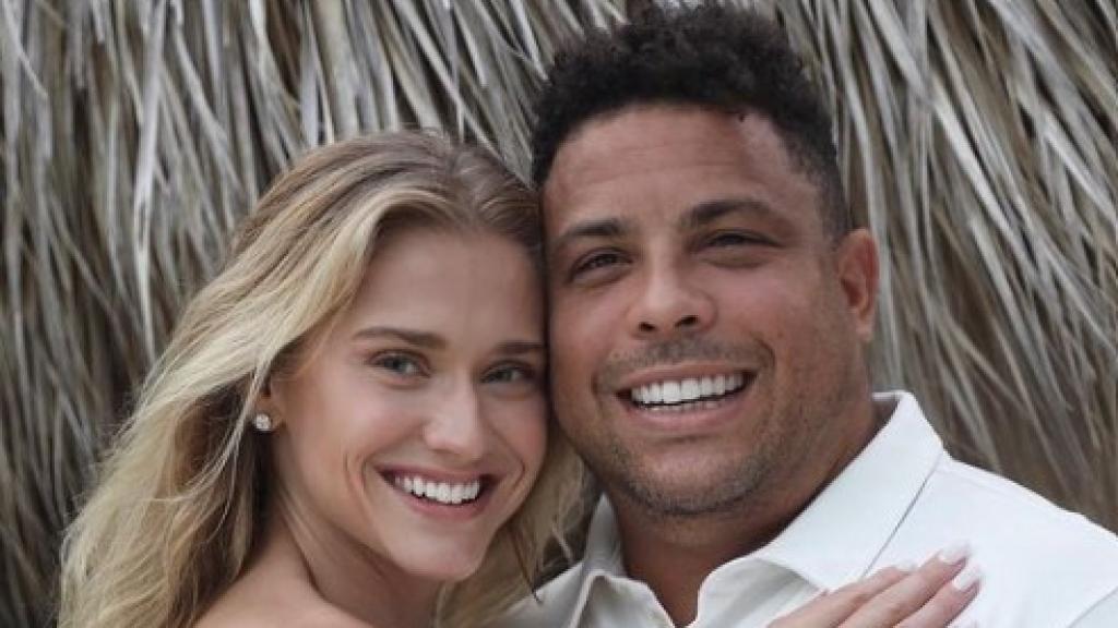 Ronaldo y Celina Locks anuncian su compromiso