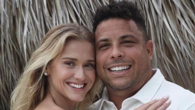 Ronaldo y Celina Locks anuncian su compromiso