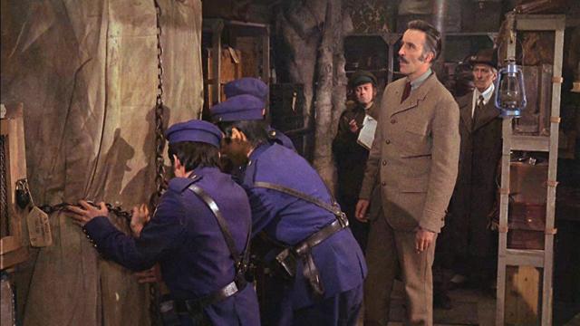 Fotograma de la película 'Pánico en el Transiberiano', con Christopher Lee.