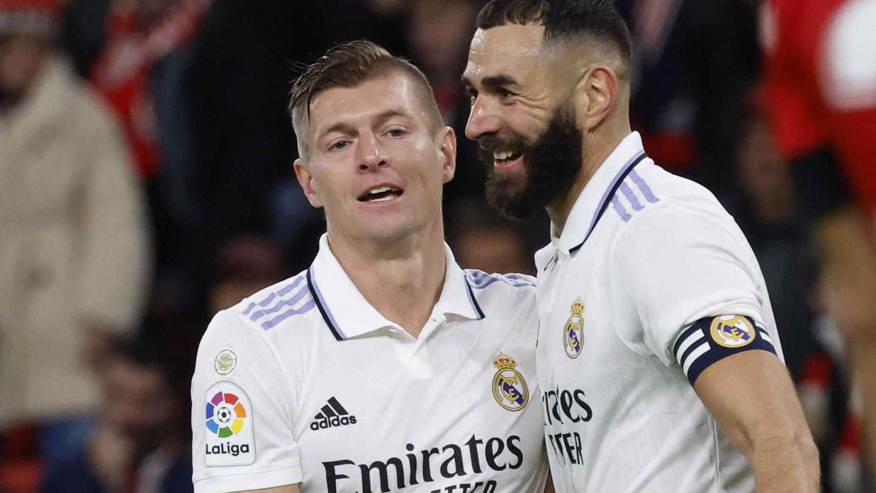 Karim Benzema y Toni Kroos, celebrando un gol del francés con el Real Madrid en La Liga 2022/2023