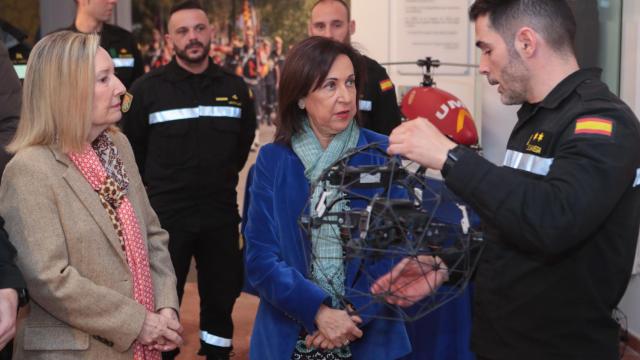 La ministra Robles en la presentación de la nueva unidad de drones de la UME.