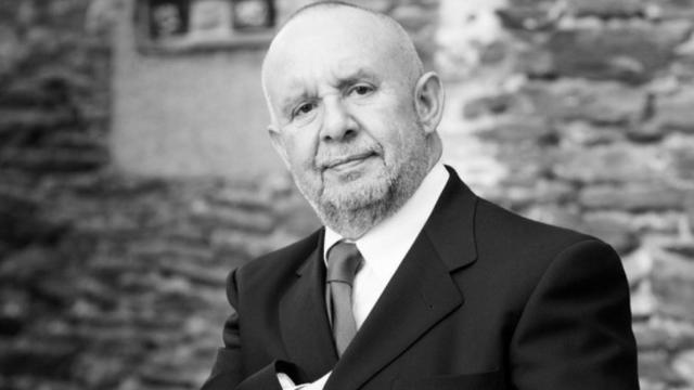 El marchante de arte gallego José Carlos Bergantiños, en un fotograma del documental 'Made You Look'.