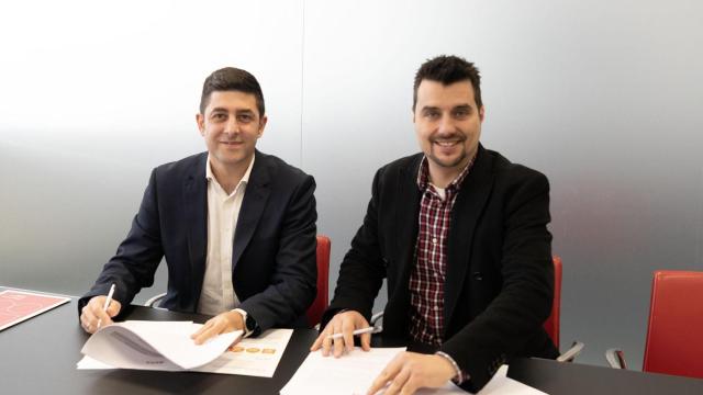 Firma de acuerdo entre Mundo Juego y Expocoruña.