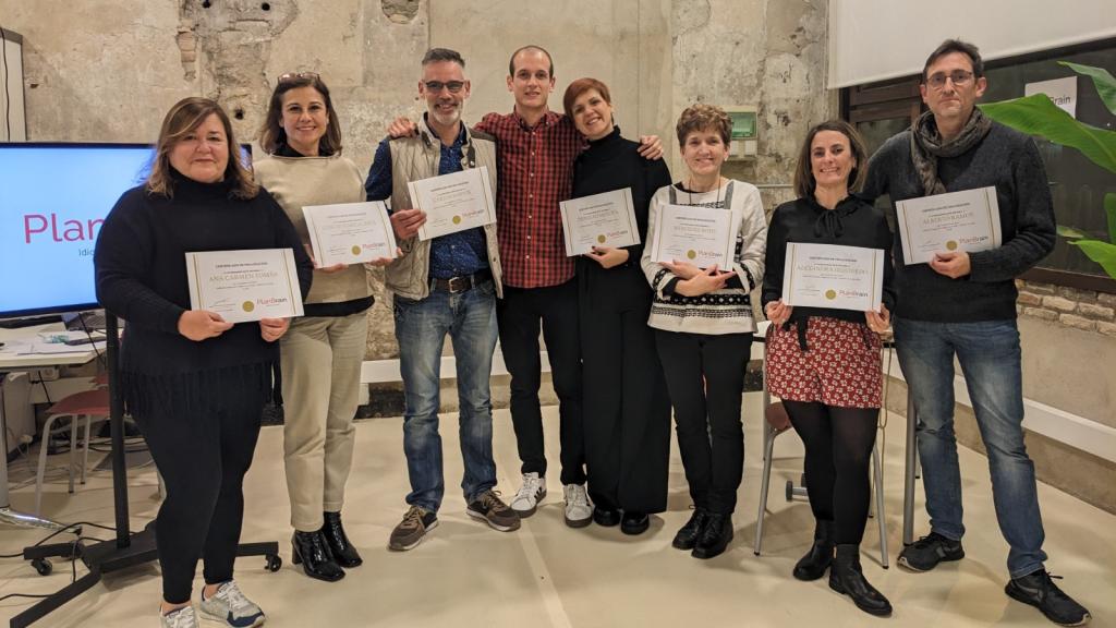 Ismael en el centro junto a los participantes del proyecto piloto de 'PlanBrain'.