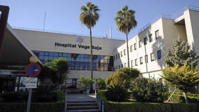 La fachada del Hospital Vega Baja (Orihuela).