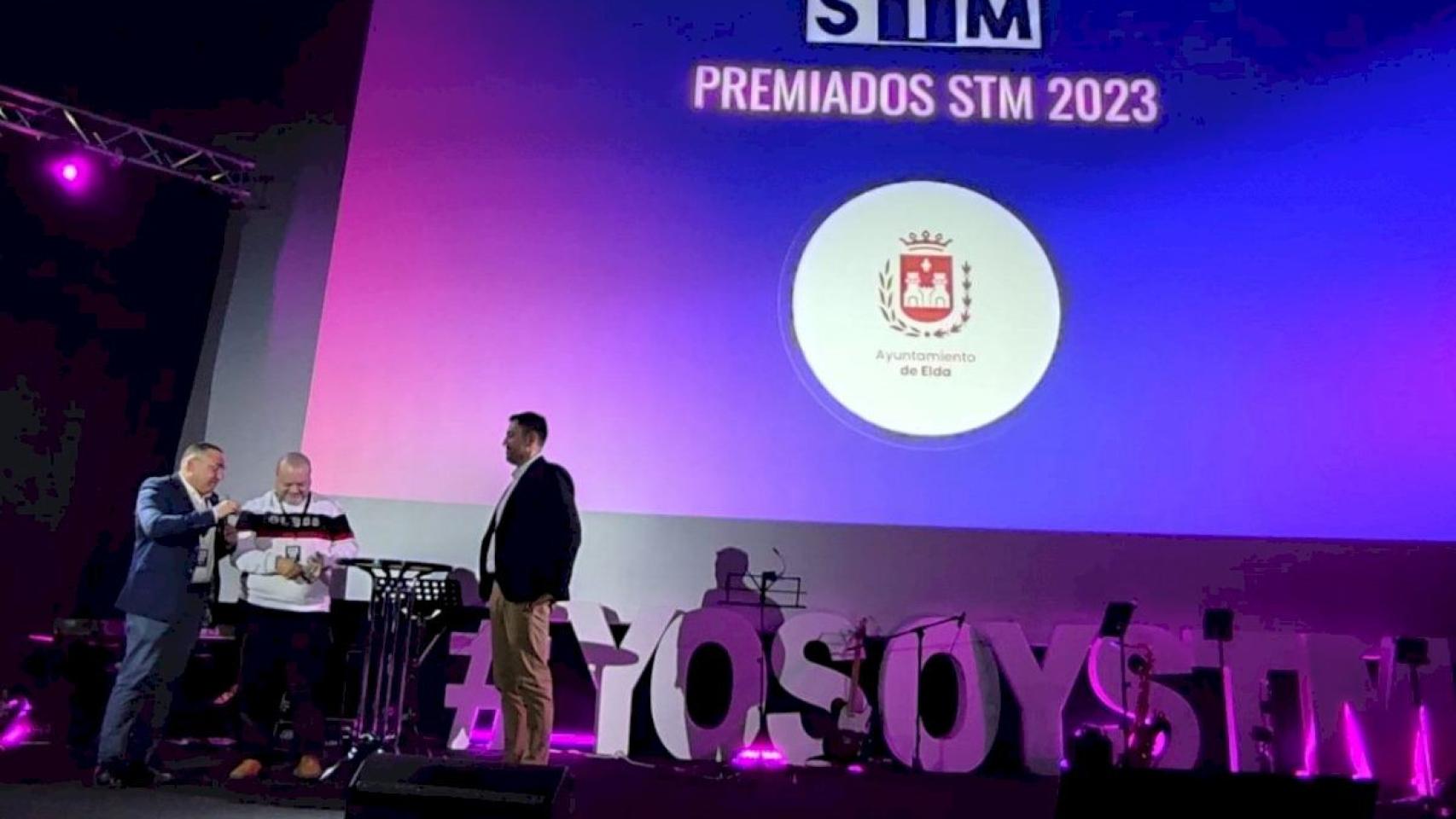 El Ayuntamiento de Elda, recibe premio por sus avances tecnológicos.