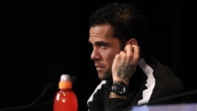 Dani Alves durante una rueda de prensa
