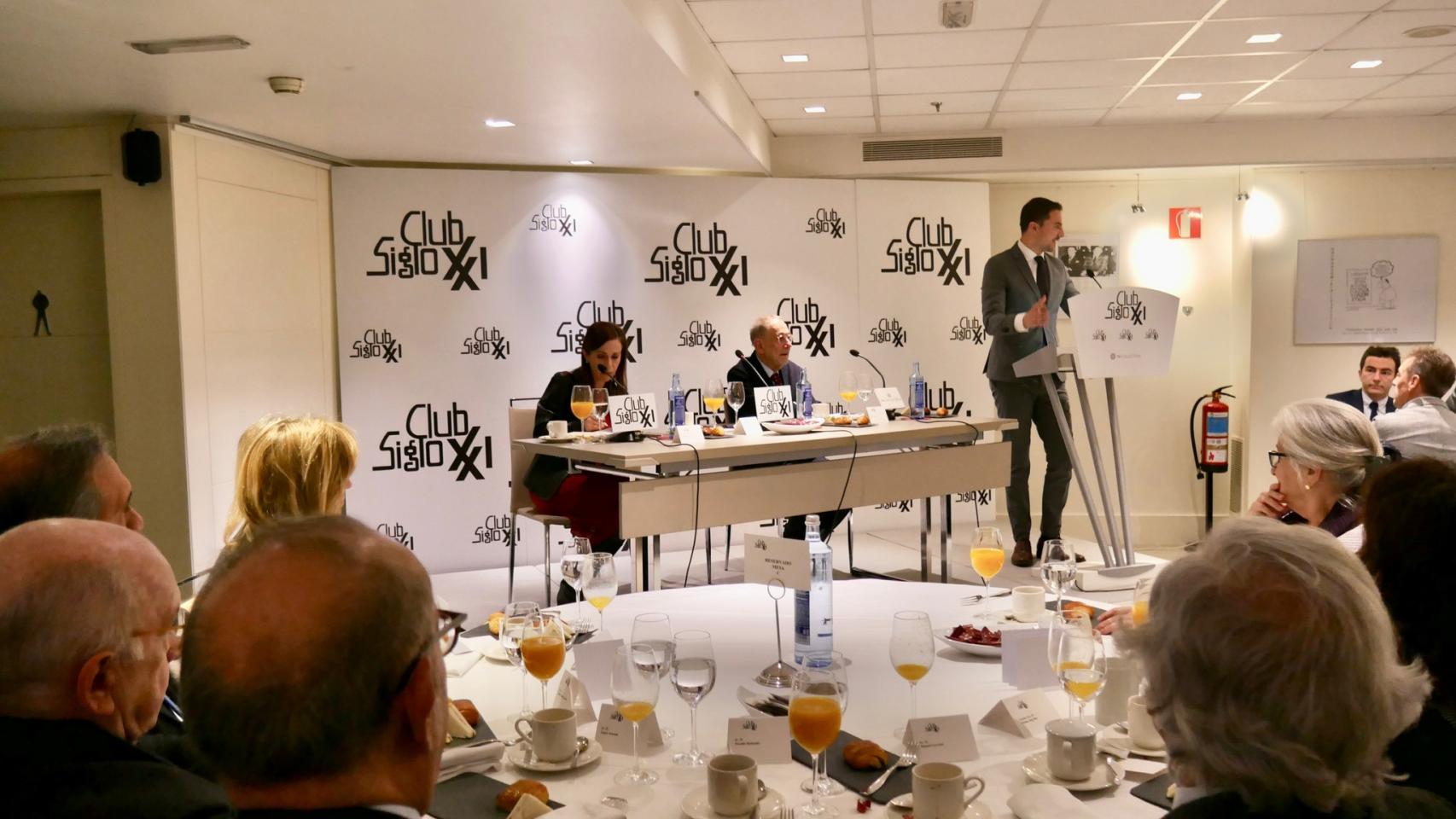 Juan Lobato este martes durante el desayuno informativo del Club Siglo XXI.