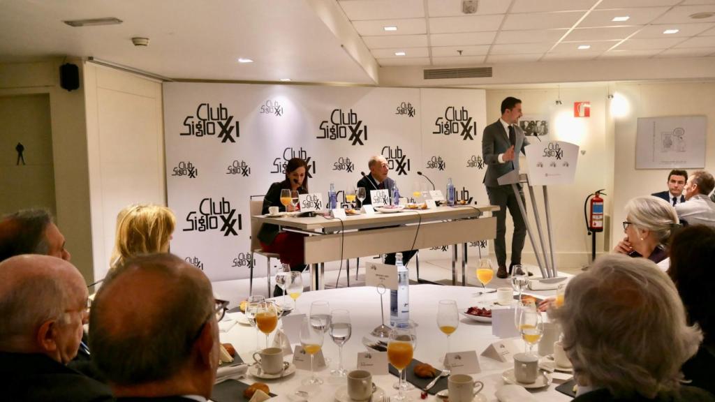 Juan Lobato este martes durante el desayuno informativo del Club Siglo XXI.