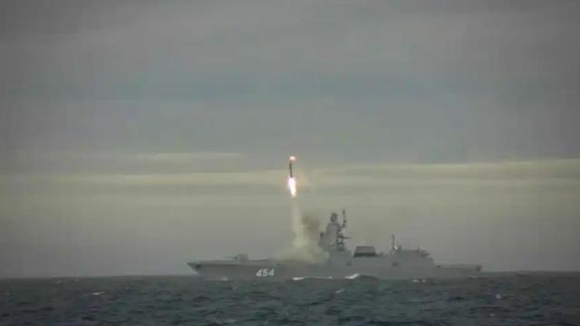 Lanzamiento misil Zircón.