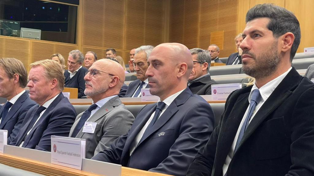 De la Fuente, Rubiales y Luque durante el sorteo de la Nations League.