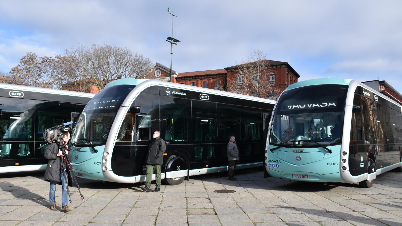 Parte de la flota de autobuses eléctricos de Auvasa.