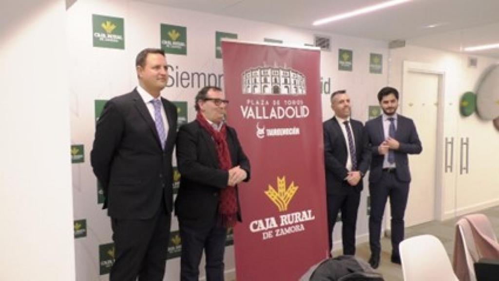 Momento de la presentación con los rectores de Tauroemoción y la caja zamorana