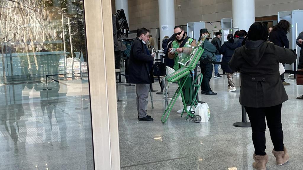 Cañizares compra lotería en los juzgados después de que la Audiencia le dejase marchar a su casa.