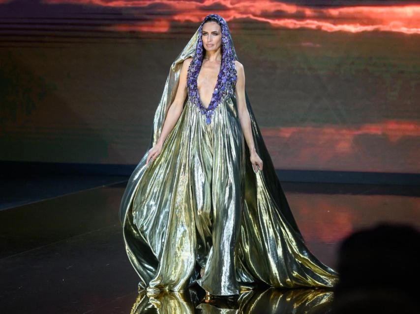 Nieves Alvarez, durante el desfile de Stephane Rolland.