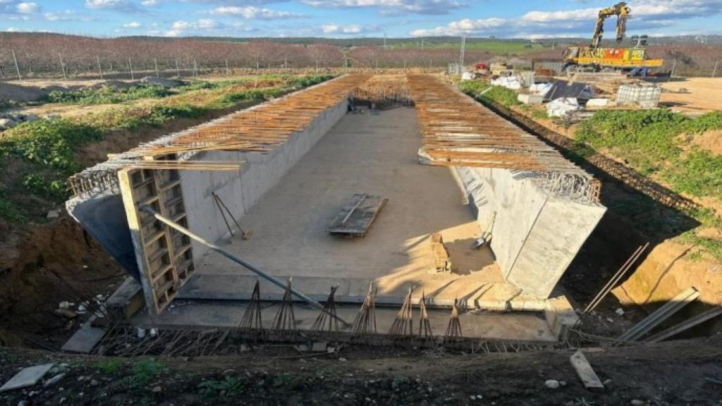 Imagen de los trabajos en la zona del baipás de Almodóvar del Río.