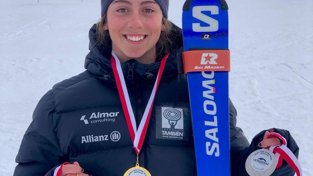 Audrey Pascual con sus tres medallas ganadas en Veysonnaz